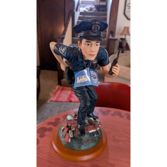 Blue Hats of Bravery "Requesting Backup" w/Tag (1999) number #3872/4800 RARE 18" - Picture 4 of 16